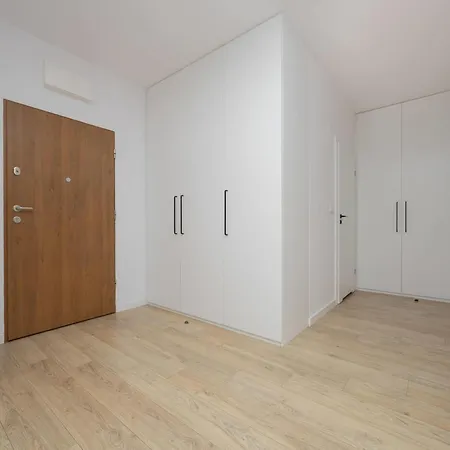 Апартаменты Exceptional For 4 Guests With Parking By Renters *