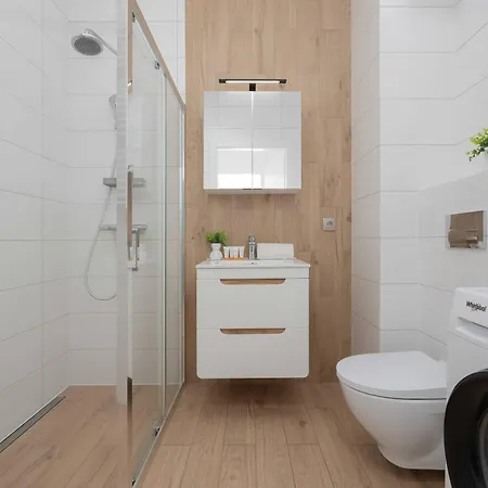 Exceptional For 4 Guests With Parking By Renters * وارسو