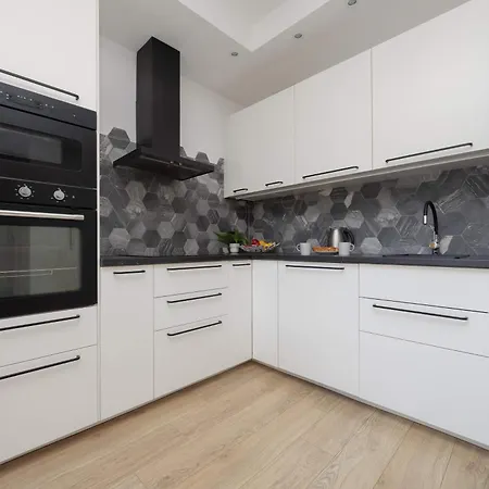 Exceptional For 4 Guests With Parking By Renters شقة وارسو
