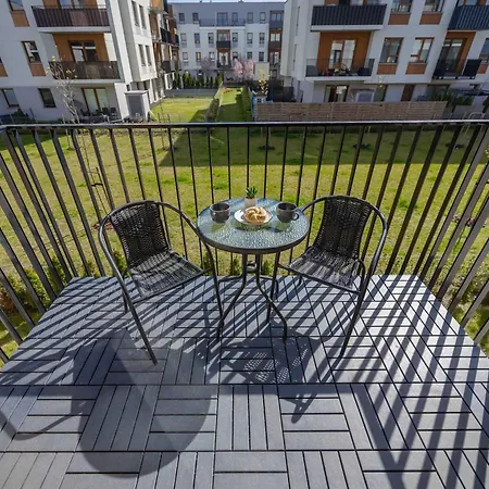 Exceptional For 4 Guests With Parking By Renters * وارسو